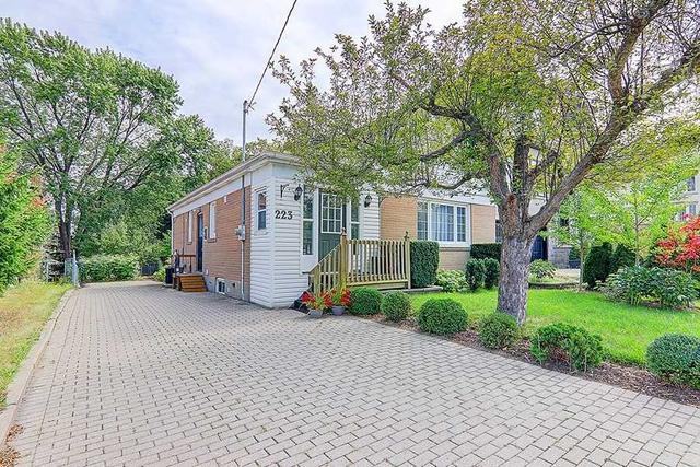 223 Willowdale Ave, House detached with 3 bedrooms, 2 bathrooms and 5 parking in Toronto ON | Image 23