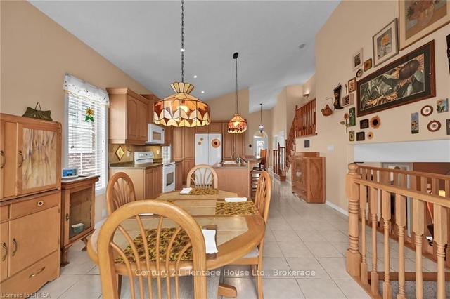 28 Varley Cres, House detached with 4 bedrooms, 3 bathrooms and 4 parking in Brantford ON | Image 5