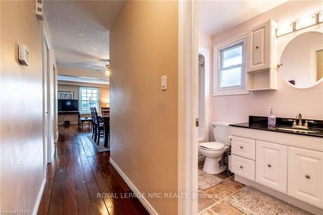 8 Loraine Dr, House detached with 3 bedrooms, 1 bathrooms and 2 parking in St. Catharines ON | Image 6