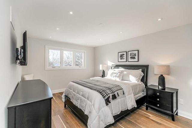 81 Lowe Blvd, House detached with 4 bedrooms, 3 bathrooms and 6 parking in Newmarket ON | Image 16