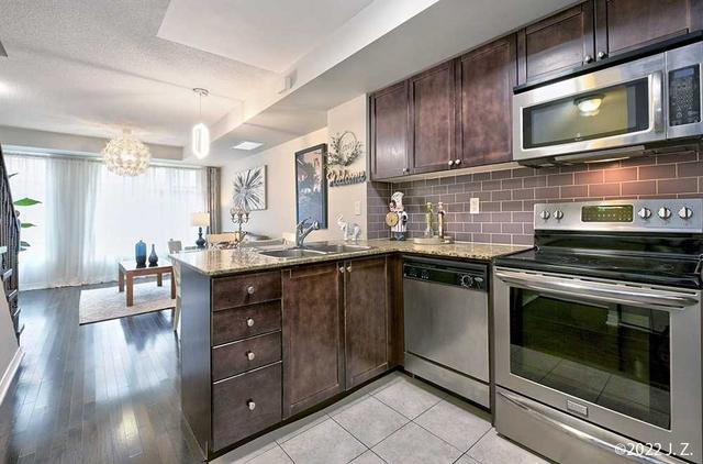 237 - 21 Ruttan St, Townhouse with 3 bedrooms, 2 bathrooms and 1 parking in Toronto ON | Image 12