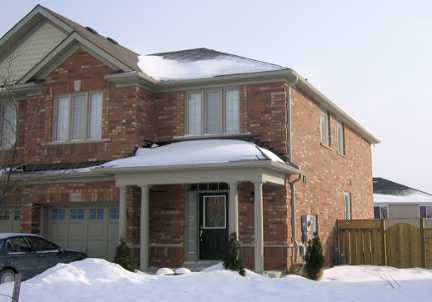 890 Oaktree Cres, House semidetached with 3 bedrooms, 3 bathrooms and 2 parking in Newmarket ON | Image 1