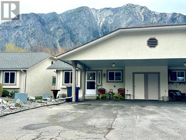 815 - 11th Avenue Unit# 4, House attached with 2 bedrooms, 2 bathrooms and 2 parking in Keremeos BC | Image 34