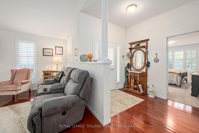 803 Silversmith St, House semidetached with 2 bedrooms, 3 bathrooms and 4 parking in London ON | Image 6