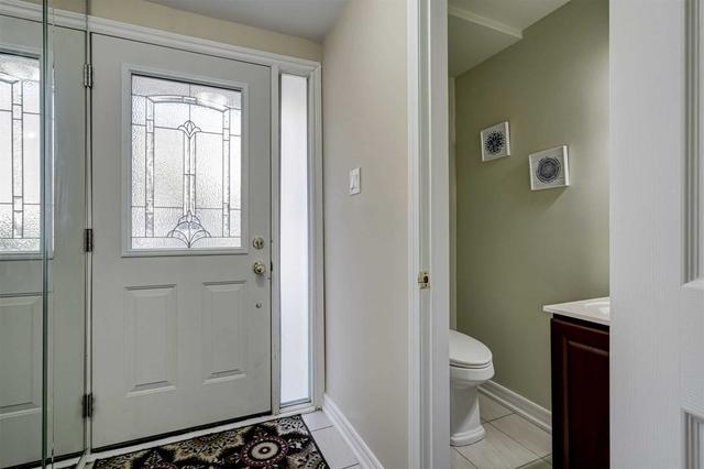 32 Rusty Crest Way, Townhouse with 3 bedrooms, 2 bathrooms and 2 parking in Toronto ON | Image 38