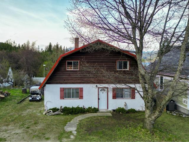 309 Fowler Street, House detached with 4 bedrooms, 3 bathrooms and 4 parking in Central Kootenay A BC | Image 2