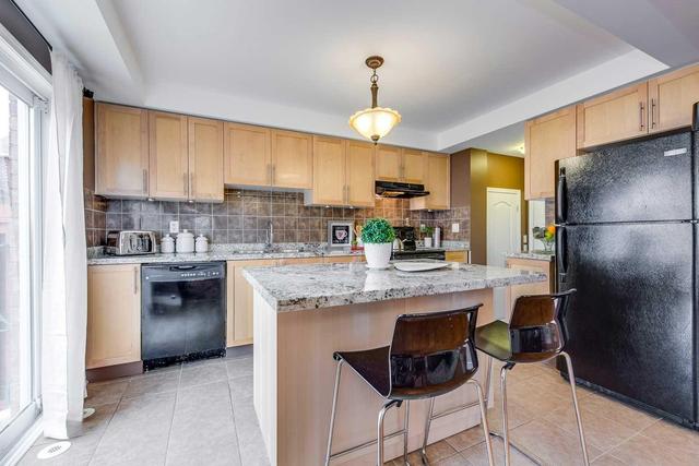 365 Prosser Circ, House attached with 3 bedrooms, 2 bathrooms and 2 parking in Milton ON | Image 10