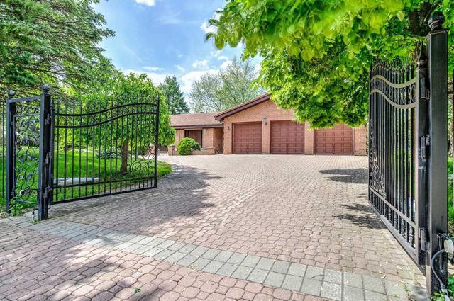708 Woodland Acres Cres, House detached with 3 bedrooms, 5 bathrooms and 23 parking in Vaughan ON | Image 1