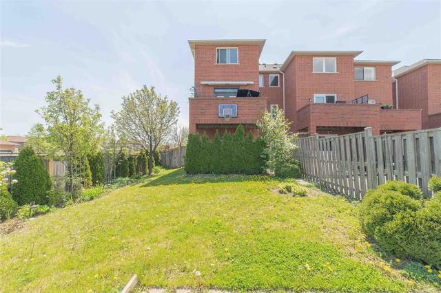 504 Lumberton Cres, House attached with 3 bedrooms, 5 bathrooms and 4 parking in Mississauga ON | Image 21