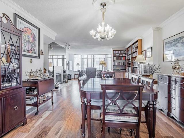 902 - 135 George St S, Condo with 2 bedrooms, 2 bathrooms and 1 parking in Toronto ON | Image 2