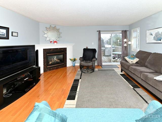 52 Lloydalex Crescent, House detached with 5 bedrooms, 3 bathrooms and 4 parking in Ottawa ON | Image 11