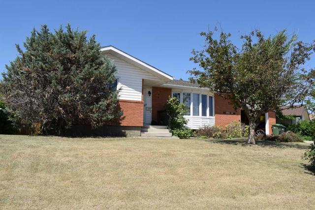 5702 51 Avenue, House detached with 2 bedrooms, 2 bathrooms and 2 parking in Ponoka AB | Image 1