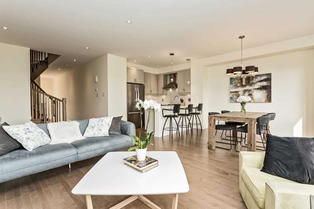 567 Radiant Private Pt, House attached with 3 bedrooms, 3 bathrooms and 3 parking in Ottawa ON | Image 9
