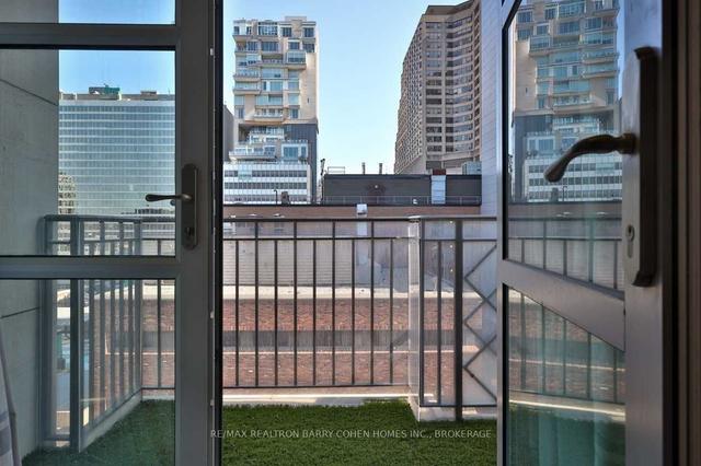 604 - 118 Yorkville Ave, Condo with 3 bedrooms, 3 bathrooms and 2 parking in Toronto ON | Image 4