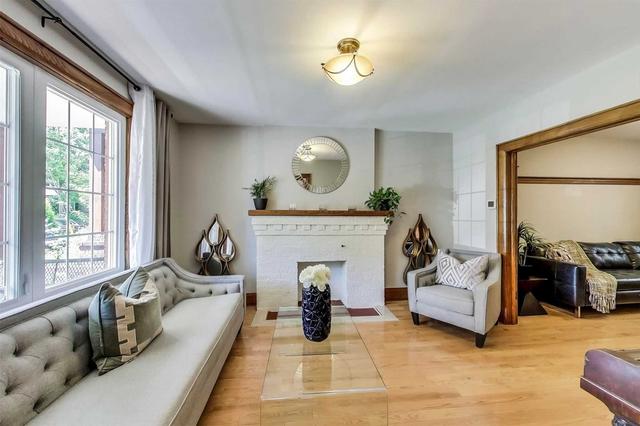 449 Durie St, House detached with 3 bedrooms, 2 bathrooms and 0 parking in Toronto ON | Image 3