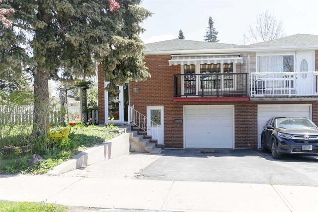 41 La Peer Blvd, House semidetached with 3 bedrooms, 2 bathrooms and 3 parking in Toronto ON | Image 20