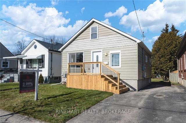 1624 Borden St, House detached with 2 bedrooms, 2 bathrooms and 3 parking in London ON | Image 1