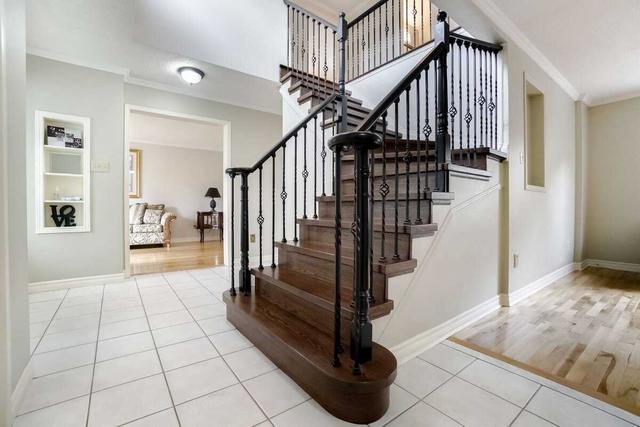 34 Ontario Crt, House detached with 3 bedrooms, 4 bathrooms and 6 parking in Mississauga ON | Image 11