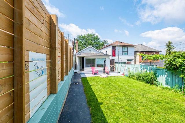 561 Northcliffe Blvd, House detached with 3 bedrooms, 2 bathrooms and 1 parking in Toronto ON | Image 17
