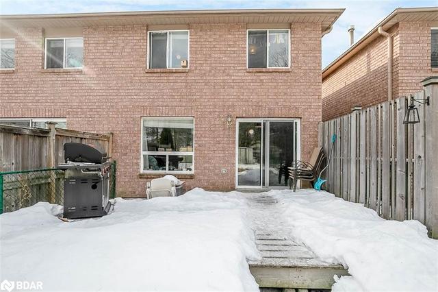 386 Dunsmore Lane, House attached with 3 bedrooms, 1 bathrooms and 3 parking in Barrie ON | Image 40