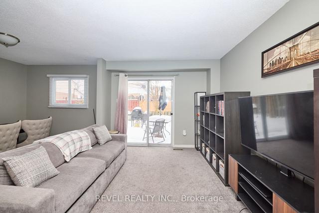10 - 125 Woodlawn Rd, Townhouse with 3 bedrooms, 3 bathrooms and 2 parking in Welland ON | Image 2