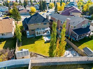 19 Edgebrook Close Nw, House detached with 4 bedrooms, 3 bathrooms and 2 parking in Calgary AB | Image 4