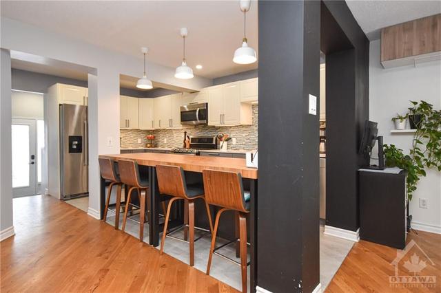 272 Pickford Drive, Townhouse with 3 bedrooms, 4 bathrooms and 3 parking in Ottawa ON | Image 5