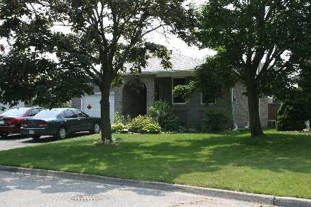 7 Bolland Cres, House detached with 4 bedrooms, 2 bathrooms and 3 parking in Ajax ON | Image 1