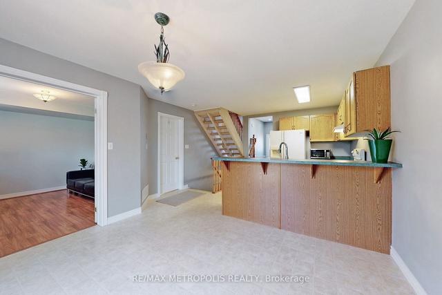 73 Downing Cres, House attached with 3 bedrooms, 3 bathrooms and 3 parking in Barrie ON | Image 8