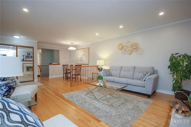51 Dunham Street, House detached with 3 bedrooms, 3 bathrooms and 6 parking in Ottawa ON | Image 6