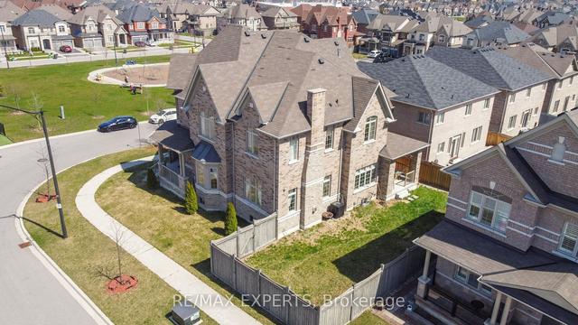 8 Observatory Cres, House detached with 4 bedrooms, 5 bathrooms and 4 parking in Brampton ON | Image 36