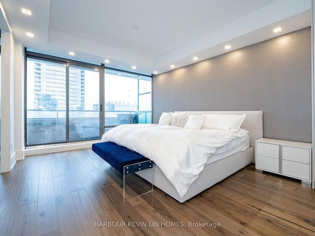 3003 - 18 Yorkville Ave, Condo with 2 bedrooms, 2 bathrooms and 1 parking in Toronto ON | Image 11