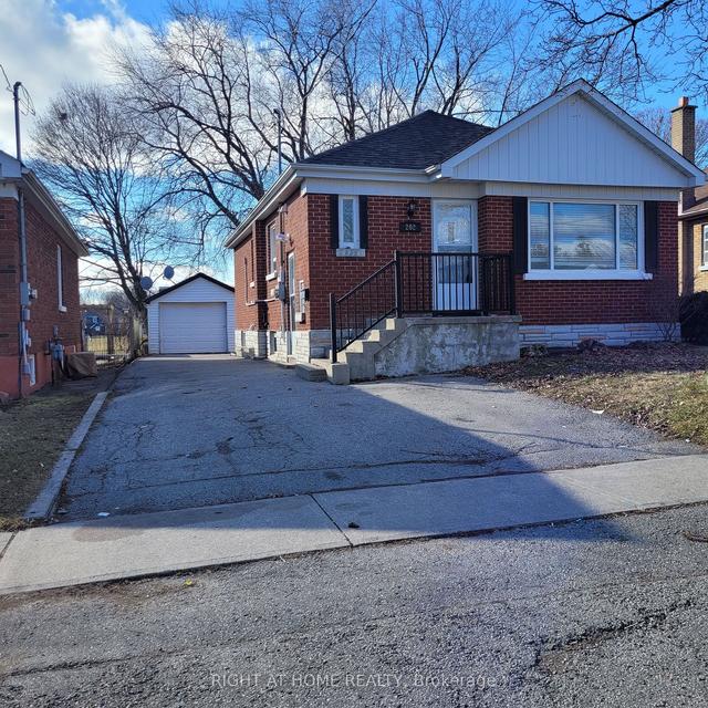 202 Cadillac Ave S, House detached with 3 bedrooms, 2 bathrooms and 4 parking in Oshawa ON | Image 1