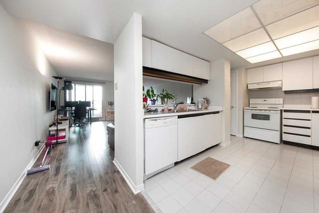1312 - 77 Harbour Sq, Condo with 2 bedrooms, 2 bathrooms and 1 parking in Toronto ON | Image 21