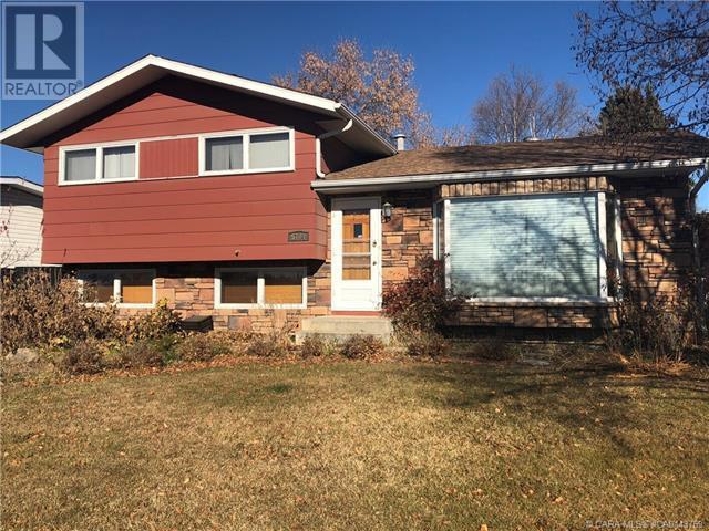 5704 52a Avenue, House detached with 3 bedrooms, 2 bathrooms and 2 parking in Rocky Mountain House AB | Card Image