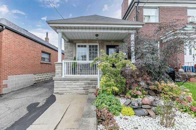 10 Eversfield Rd, House detached with 2 bedrooms, 2 bathrooms and 3 parking in Toronto ON | Image 1