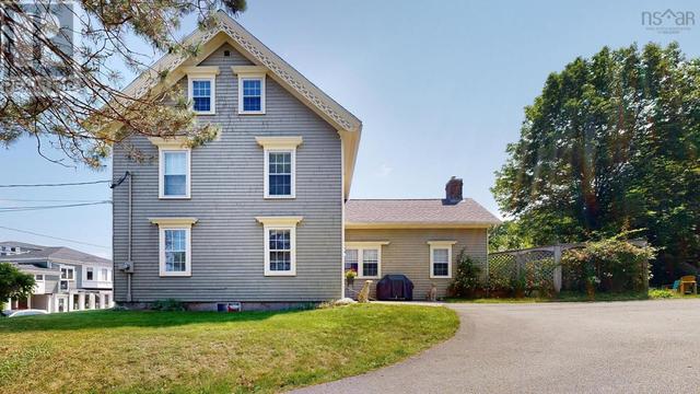 572 Main Street, House detached with 3 bedrooms, 2 bathrooms and null parking in Mahone Bay NS | Image 47