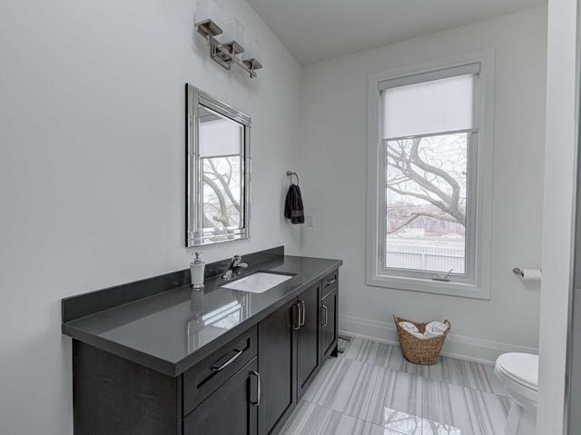 pt 2 - 663 Oxford St, House detached with 3 bedrooms, 4 bathrooms and 3 parking in Toronto ON | Image 25