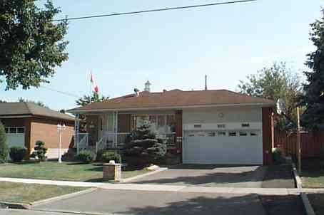 5 Keegan Cres, House detached with 4 bedrooms, 3 bathrooms and 2 parking in Toronto ON | Image 1