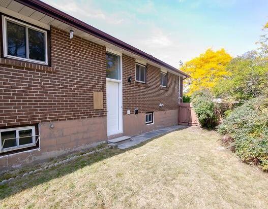 1316 Erinmore Dr, House semidetached with 3 bedrooms, 3 bathrooms and 4 parking in Mississauga ON | Image 33