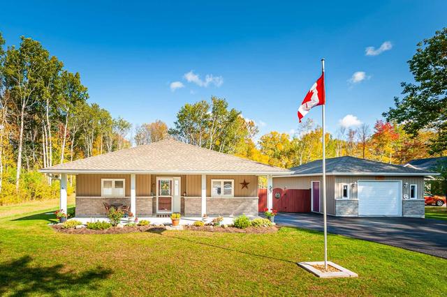 21506 Loyalist Pkwy, House detached with 3 bedrooms, 2 bathrooms and 9 parking in Prince Edward County ON | Image 1