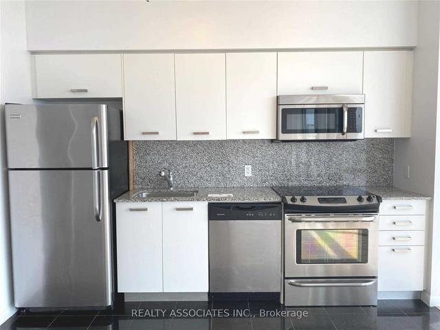 3202 - 832 Bay St, Condo with 2 bedrooms, 2 bathrooms and 1 parking in Toronto ON | Image 7