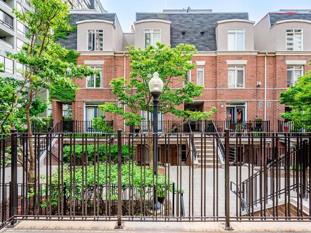 247 - 415 Jarvis St, Townhouse with 2 bedrooms, 1 bathrooms and 1 parking in Toronto ON | Image 1