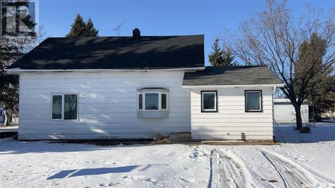 202 1st Avenue Nw, House detached with 3 bedrooms, 2 bathrooms and null parking in Preeceville SK | Card Image