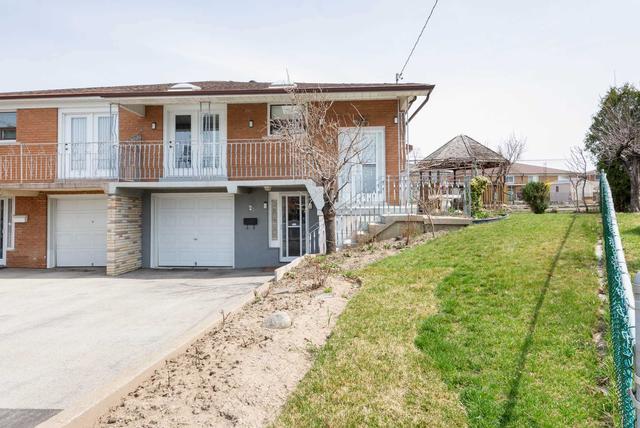 23 Friary Crt, House semidetached with 3 bedrooms, 2 bathrooms and 5 parking in Toronto ON | Image 12