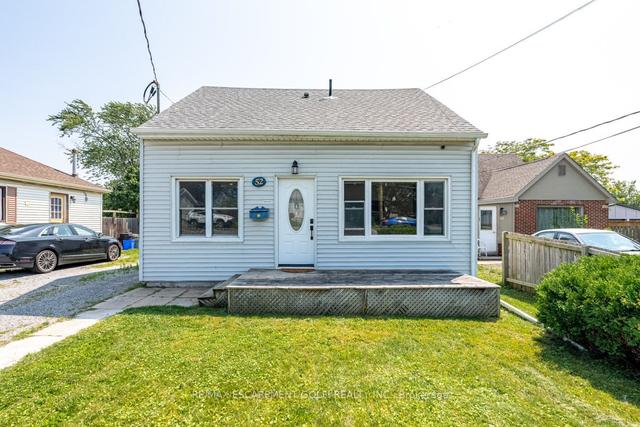 52 Bloomfield Ave, House detached with 3 bedrooms, 2 bathrooms and 4 parking in St. Catharines ON | Image 1