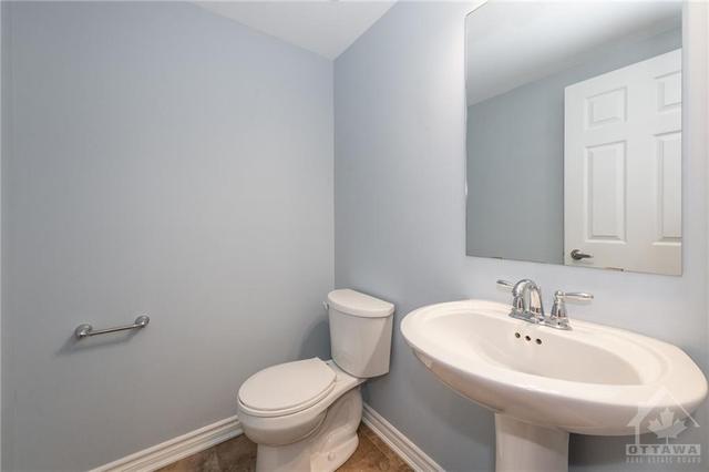 302 Song Sparrow Street, Townhouse with 3 bedrooms, 3 bathrooms and 2 parking in Ottawa ON | Image 7
