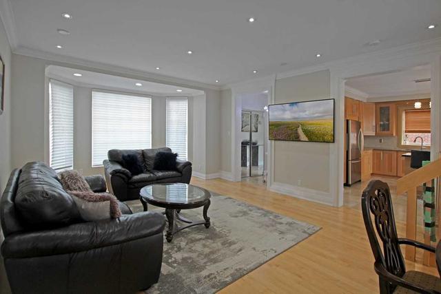 107 Yorkview Dr, House detached with 3 bedrooms, 5 bathrooms and 4 parking in Toronto ON | Image 5