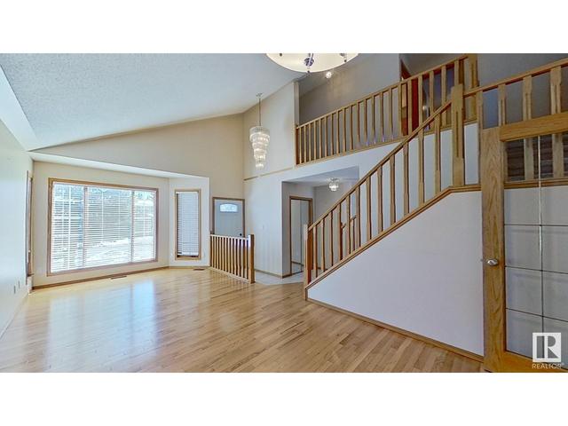 360 Millrise Dr Sw, House detached with 3 bedrooms, 2 bathrooms and null parking in Calgary AB | Image 4