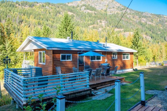 1110 Highway 22, House detached with 3 bedrooms, 1 bathrooms and null parking in Kootenay Boundary B BC | Image 14
